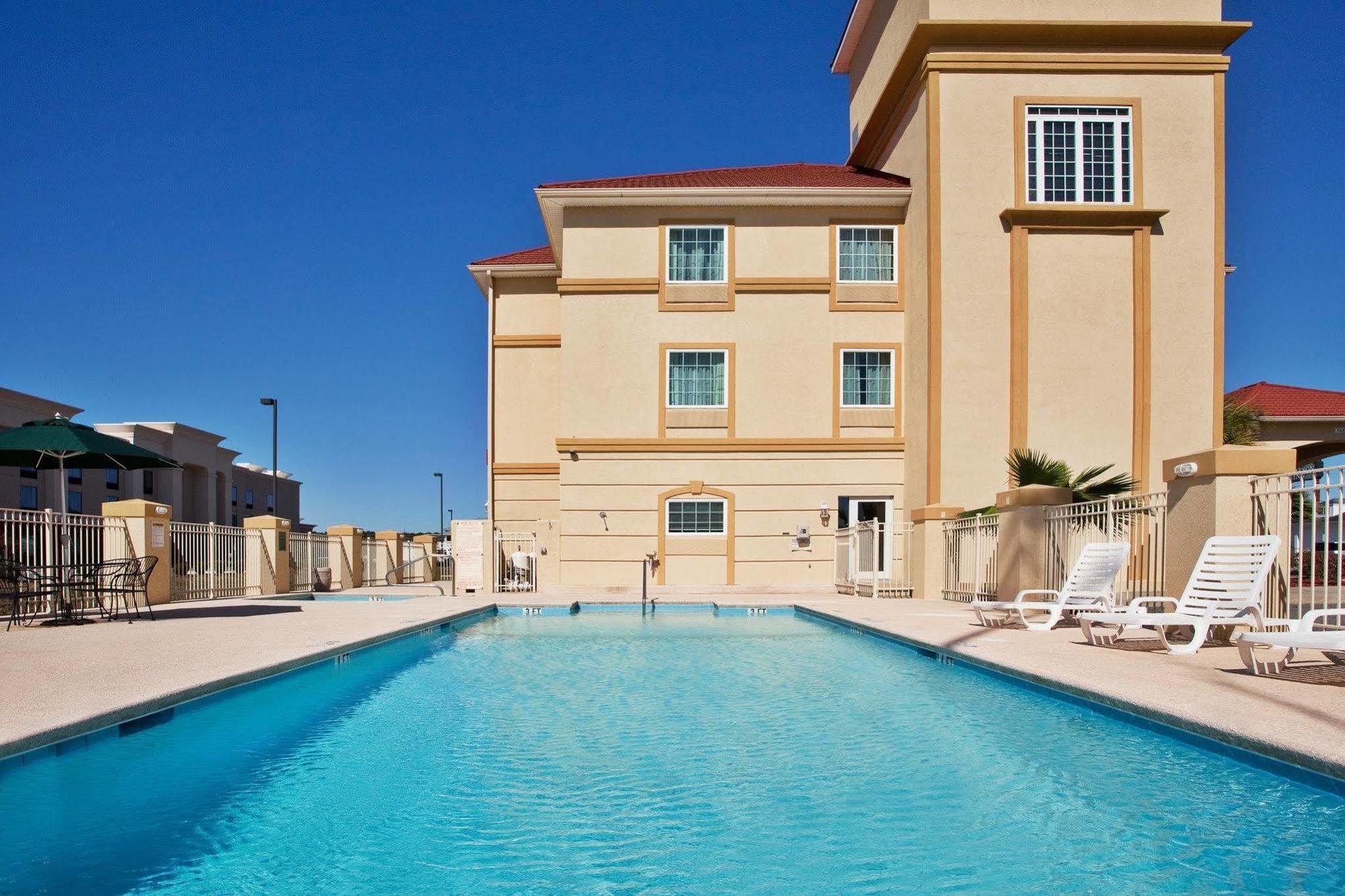 La Quinta By Wyndham Kingsland/Kings Bay Naval B Hotel Exterior photo
